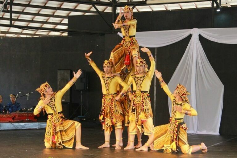 Tarian Jawa Barat Sejarah Properti Pola Lantai Dan Gerakan