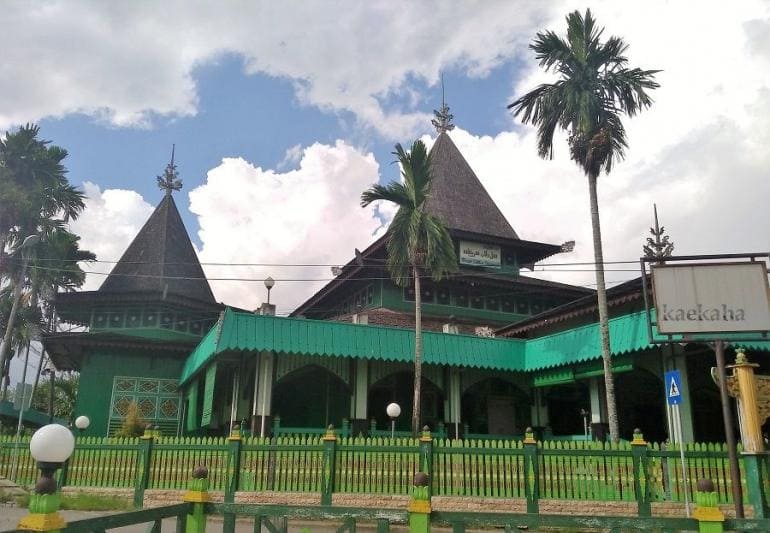 13 Masjid