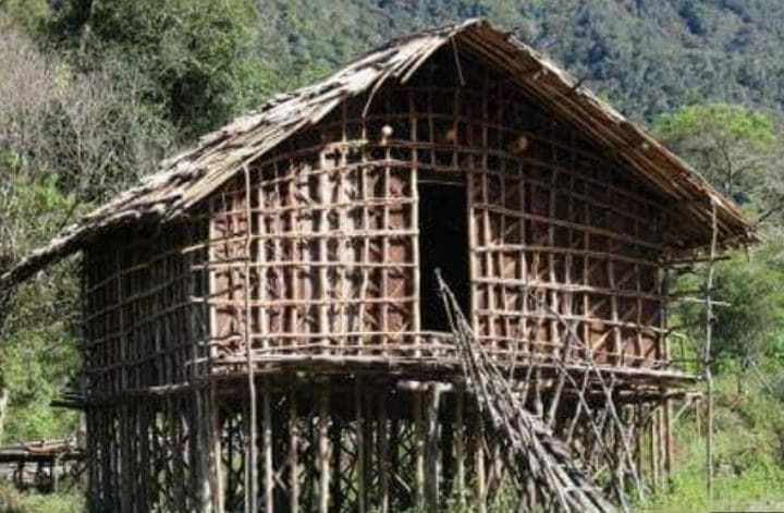 Arsitektur Bangunan Rumah Adat Kaki Seribu