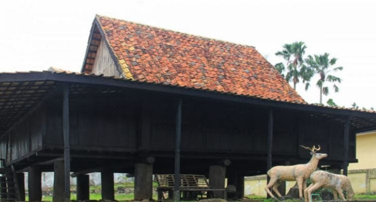 Arsitektur Rumah Uluan