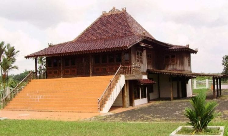 Gambar Bagian Bawah Rumah Adat Bengkulu