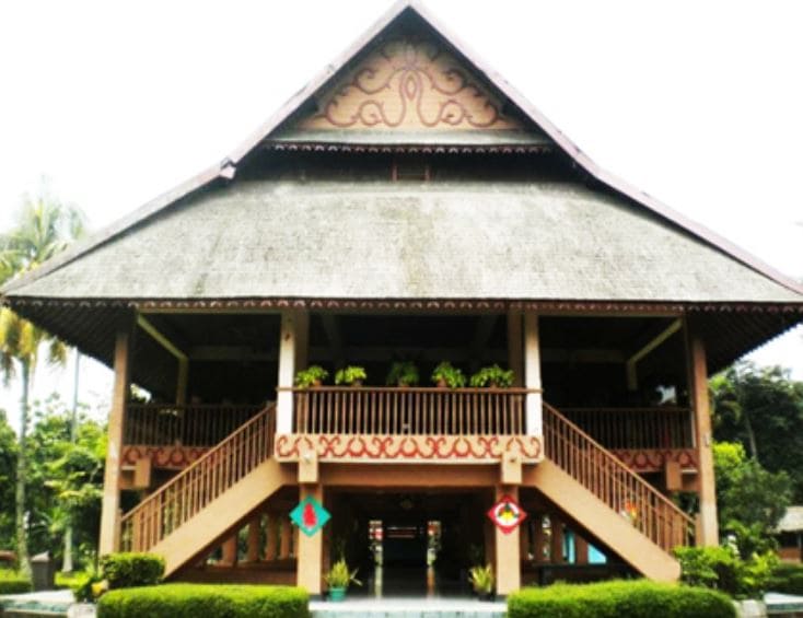 Gambar Bagian Tengah Rumah Adat Bengkulu