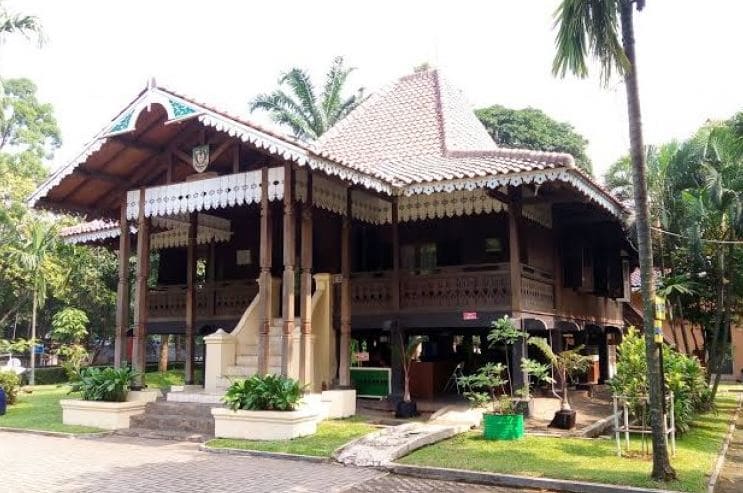 Gambar Ciri Khas Bentuk Rumah Adat Bengkulu 