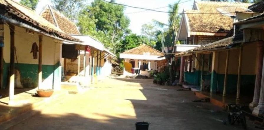 Gambar Ciri Khas Rumah Adat Tanean Lanjhang