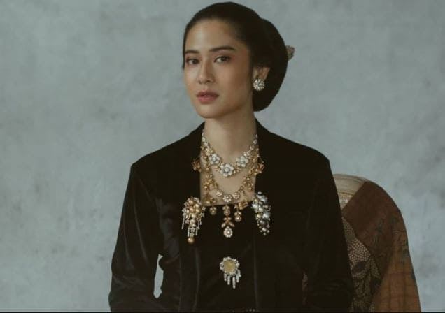 Gambar Kebaya Tradisional Jawa Tengah