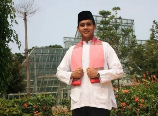 Gambar Pakaian Adat DKI Jakarta Baju Sadariah