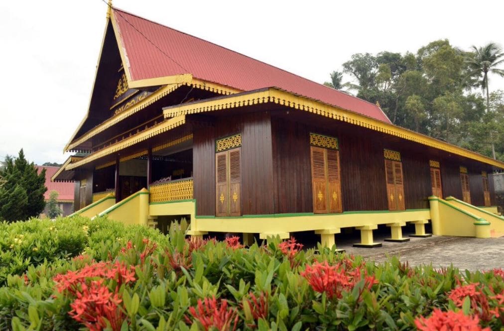 Gambar Rumah Adat Belah Bubung