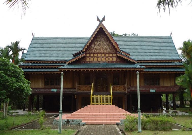 Gambar Rumah Adat Kajang Leko