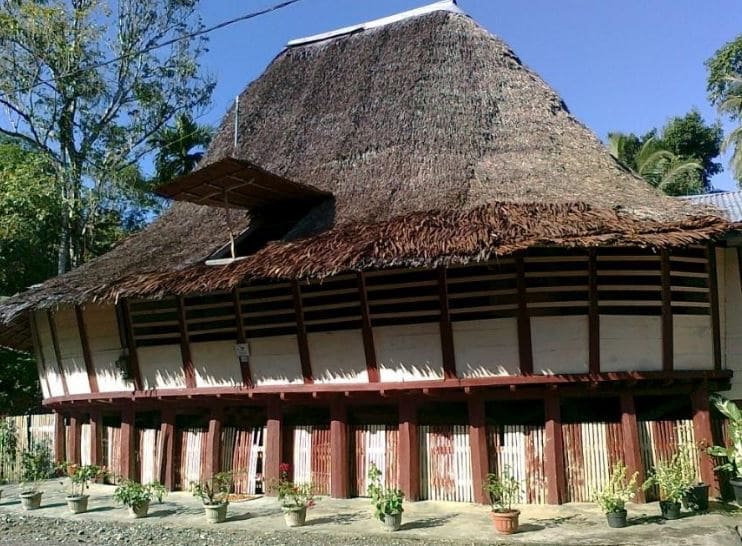 Gambar Rumah Adat Nias Utara