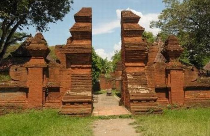 Gapura Rumah Adat Kasepuhan Cirebon