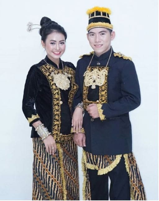 Pakaian Adat Kalimantan Timur