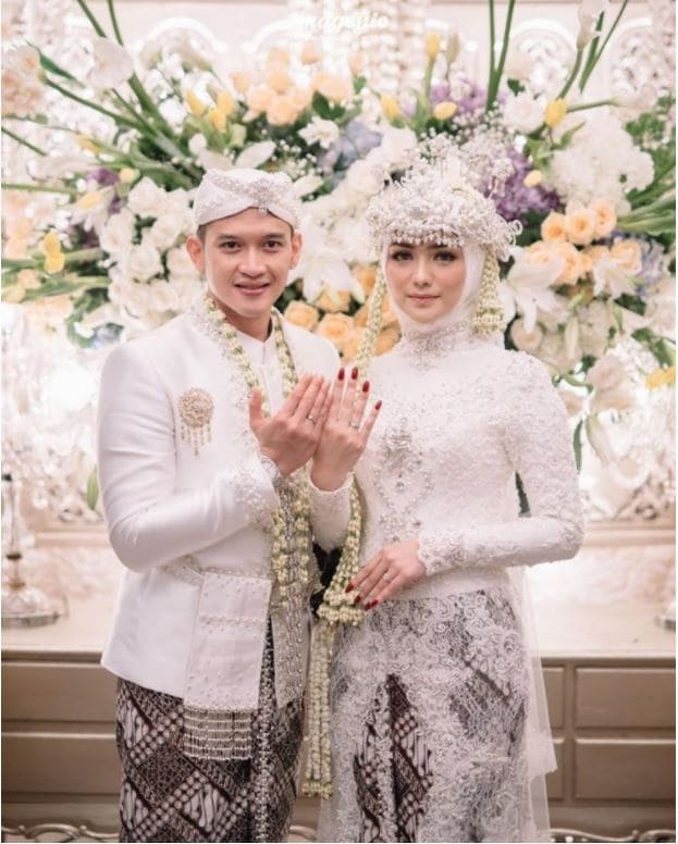 Pakaian Adat Kebaya Pengantin 