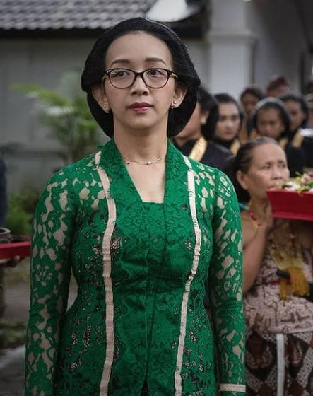 Pakaian Adat Kebaya Yogyakarta