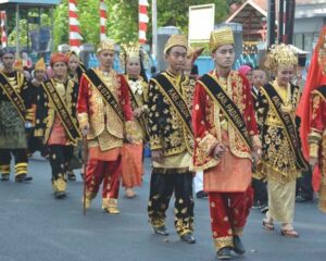 Pakaian Adat Sulawesi Tenggara