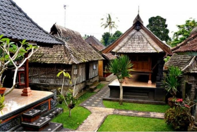 Pawaragen Pada Rumah Adat Bali