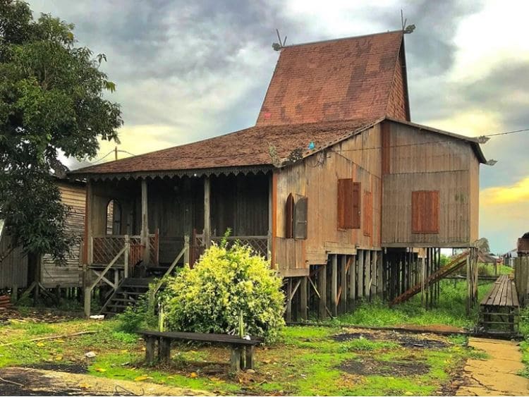 Rumah Adat Banjar