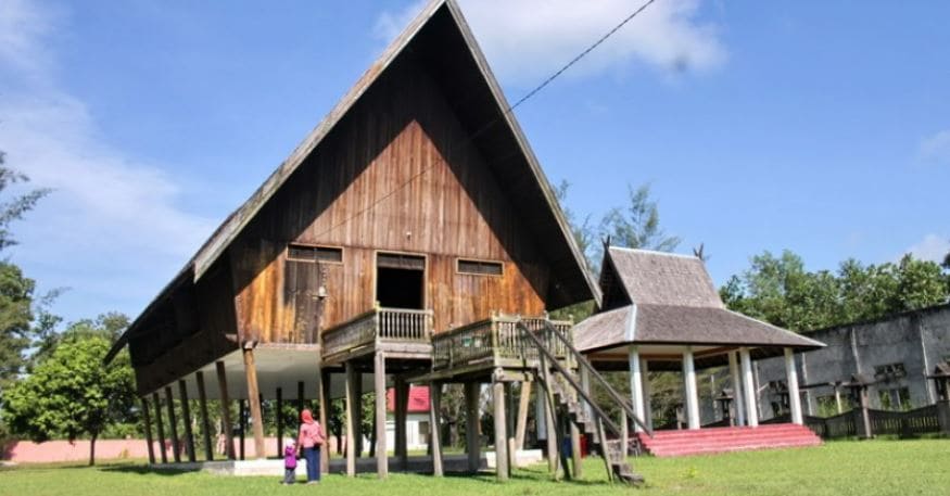 Rumah Adat Betang Pasir Panjang