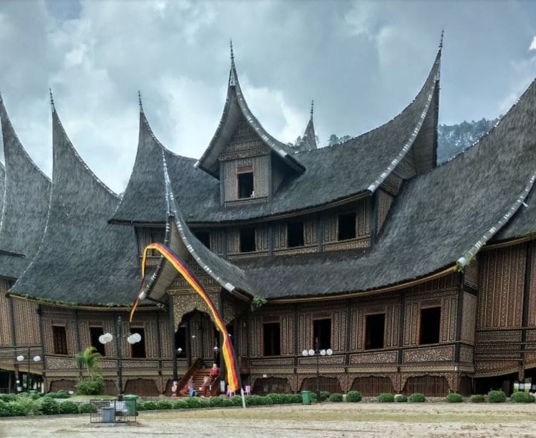 Rumah Adat Gadang Batingkek