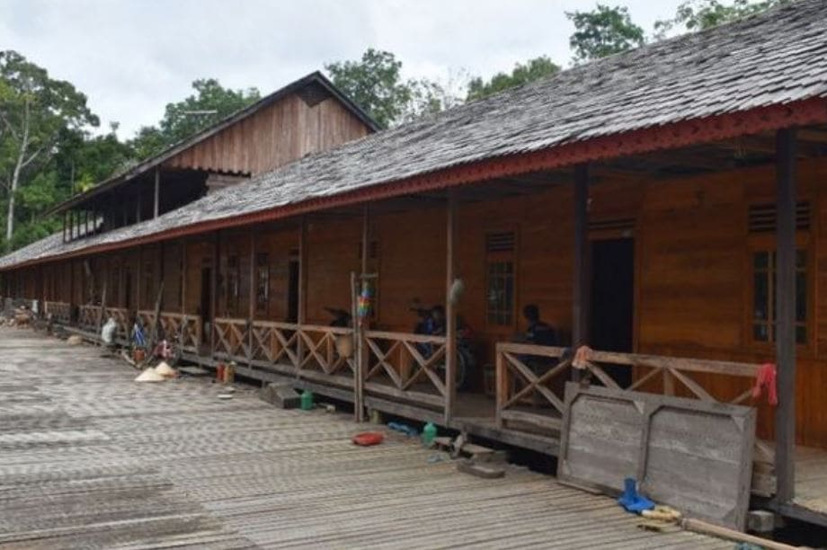 Rumah Adat Kalimantan Tengah Yang Dihuni Banyak Keluarga