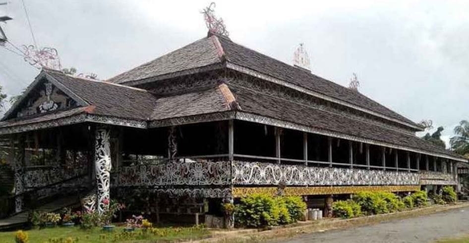 Rumah Adat Lamin