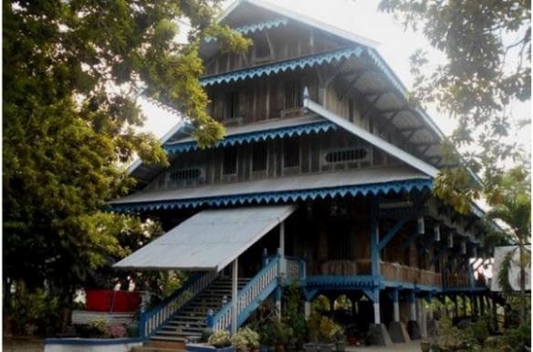 Rumah Adat Ma’lihe Atau Rumah Potiwoluya