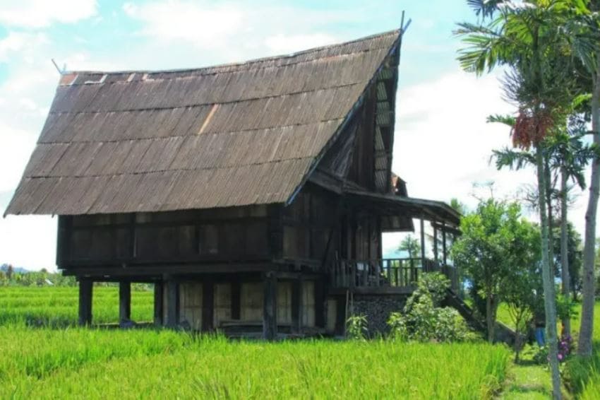 Rumah Adat Tatahan