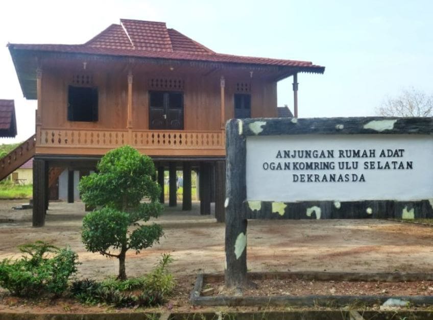 Rumah Adat Ulu Ogan