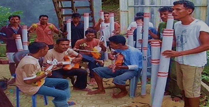 Gambar Alat Musik Tradisional Bambu Hitada