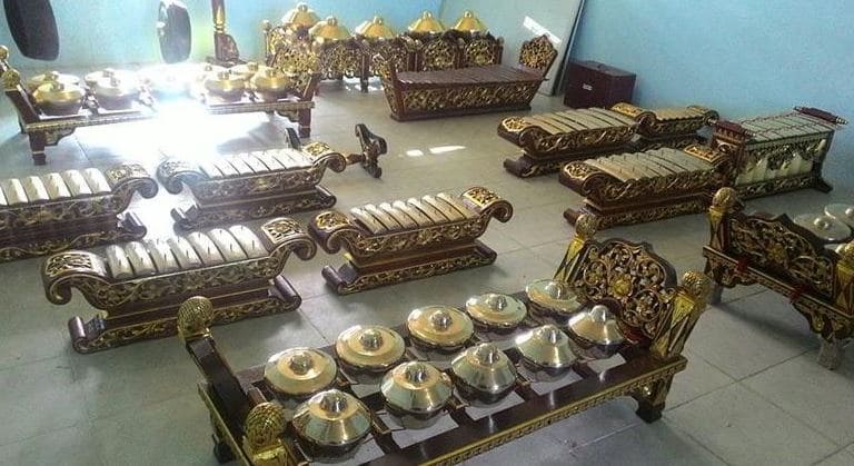 Gambar Alat Musik Tradisional Gamelan Banjar