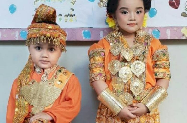 Gambar Baju Adat Sulawesi Selatan Anak Anak