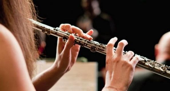 Gambar Cara Memainkan Alat Musik Flute