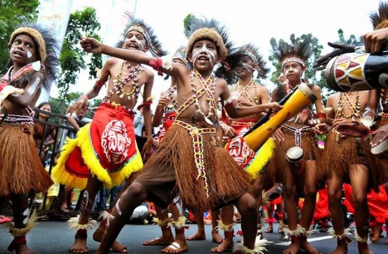 Gambar Pakaian Adat Papua Barat