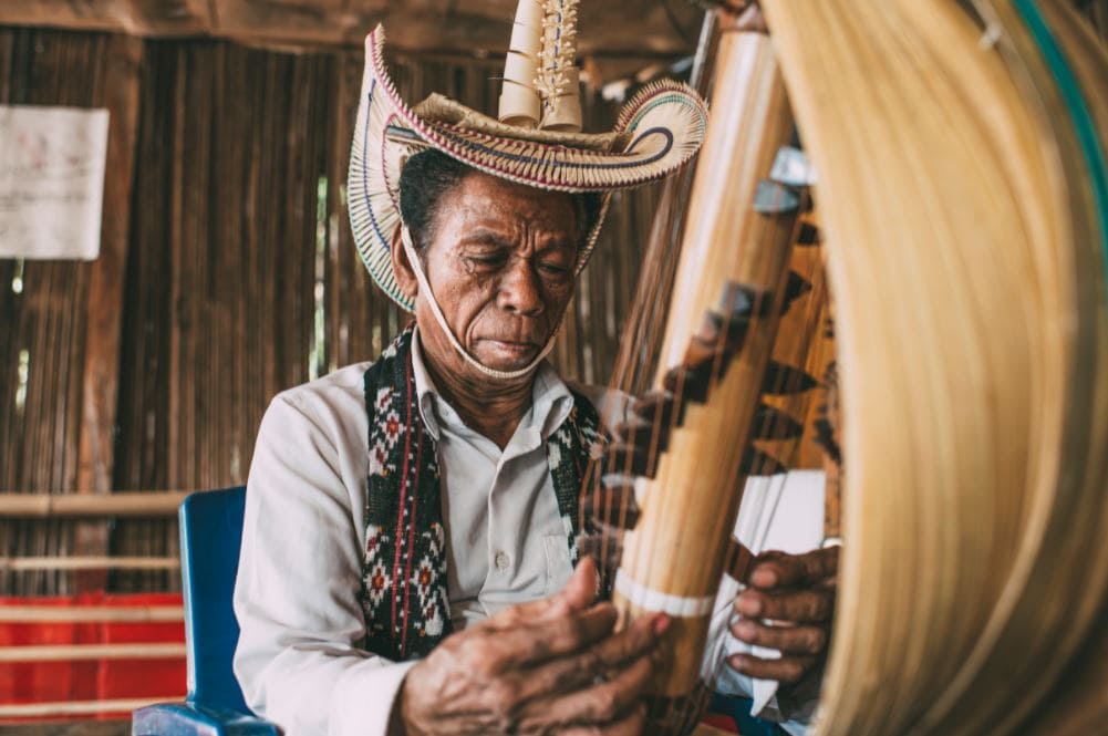 Cara Memainkan Alat Musik Sasando