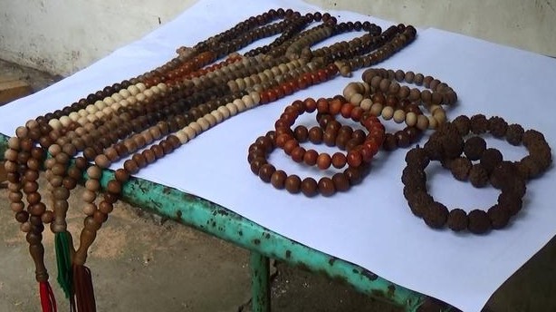 Kerajinan Tasbih dari Kayu