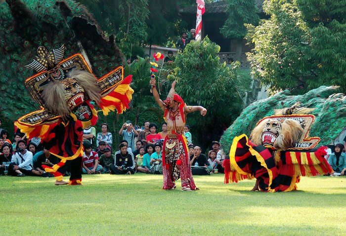 Pola Lantai Tari Reog