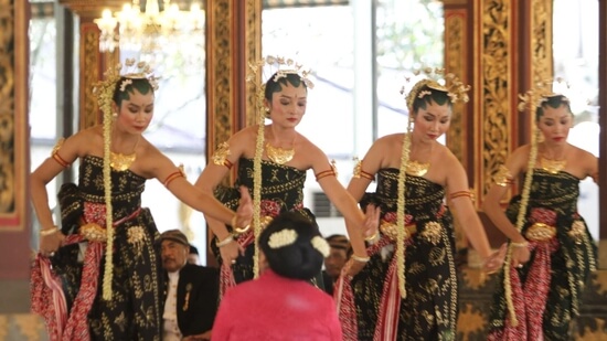 Pola Tari Tari Bedhaya Ketawang