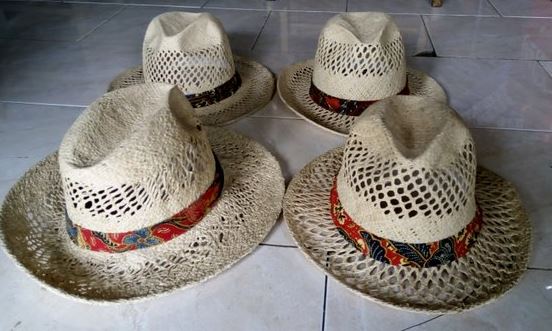 Kerajinan Topi Dari Daun Pandan