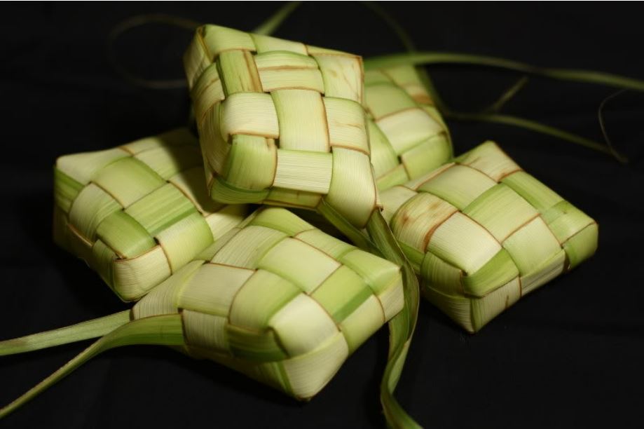 Kerajinan Dari Daun Kelapa Bentuk Ketupat