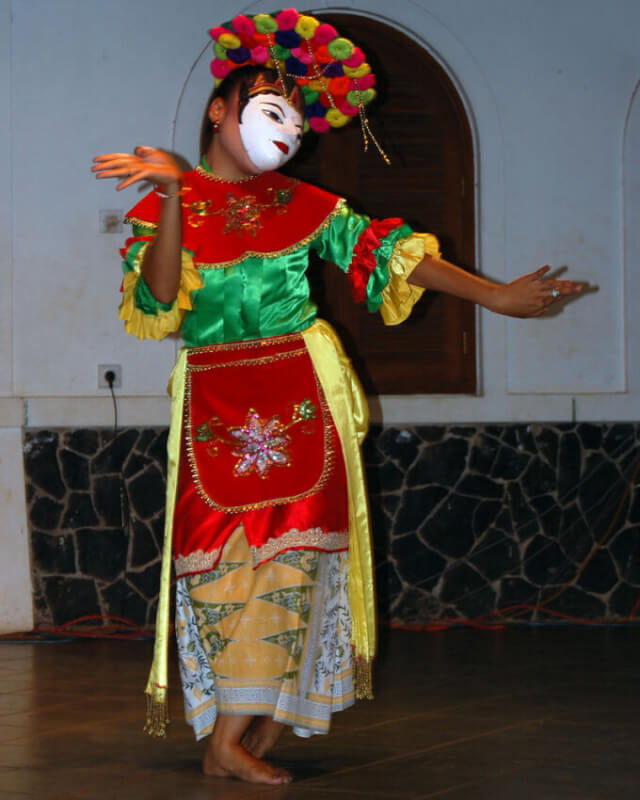 Pola Lantai Tari Topeng Betawi