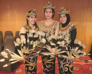 Tari Dayak