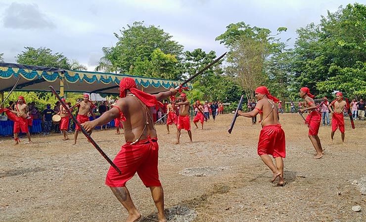 Pola Lantai Tari Cakalele