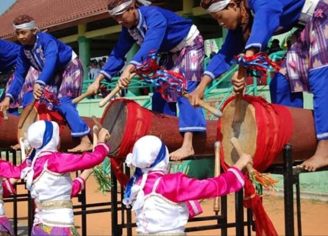 Gerakan Tari Rampak Yang Sering Ditampilkan