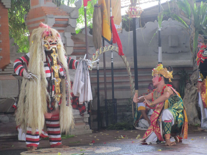 Tari Barong Barongan