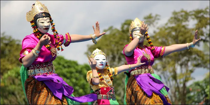 Tari Topeng Kutai