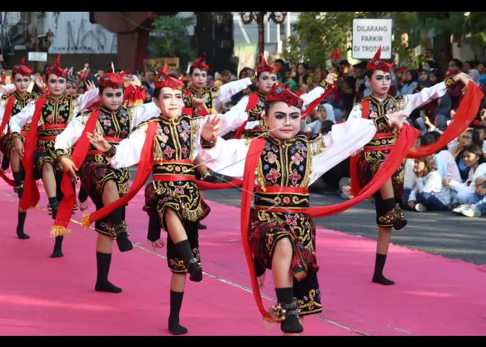 VMengenal Gerakan Tarian Remong