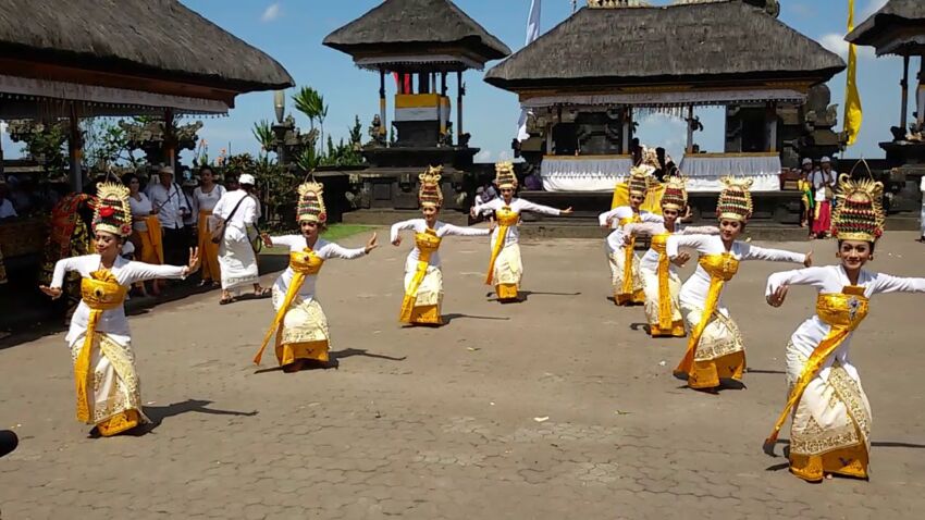 Asal Usul Tari Rejang