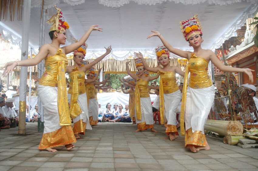 Pola Lantai Tari Rejang Bali