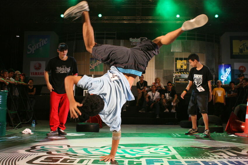 Tari Breakdance