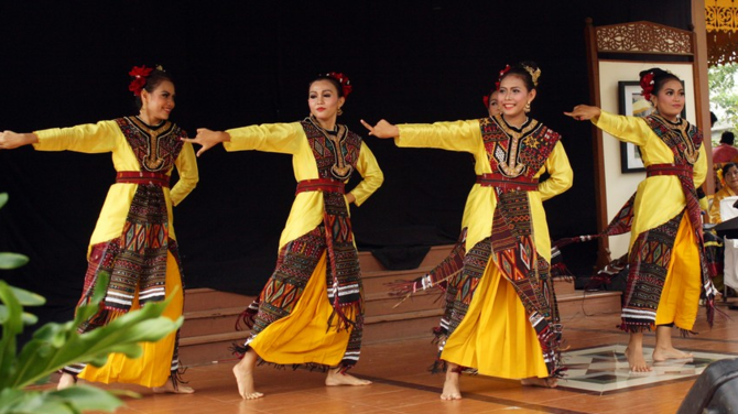 Tari Rondang Bulan Angkola